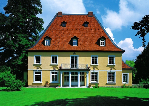 Керамическая черепица Creaton BIBER KLASSIK FINESSE weinrot glasiert